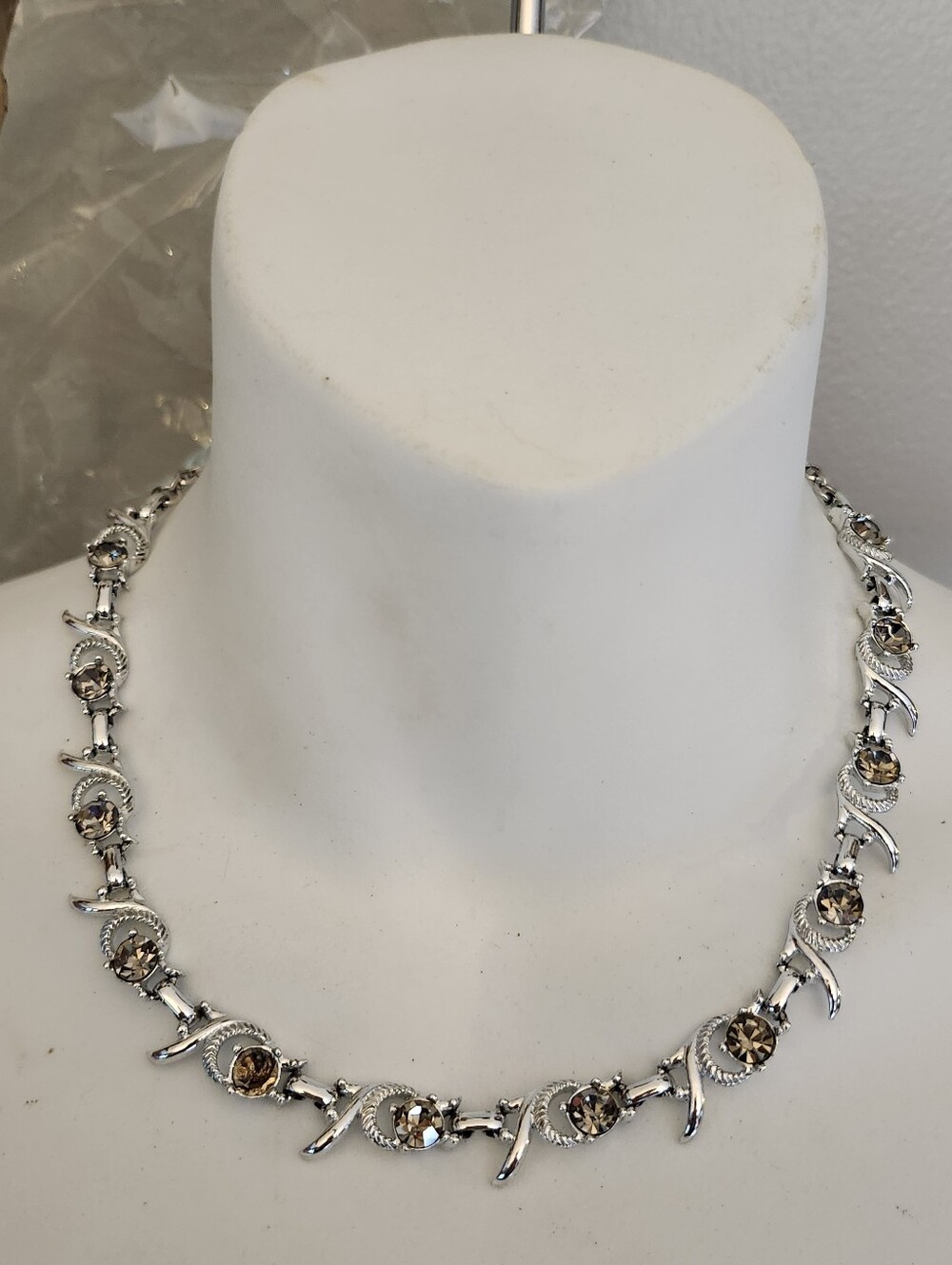 Vtg Sarah Coventry "Cool Surrender" Silver-Tone & Grey Rhinestone Leaf Necklace